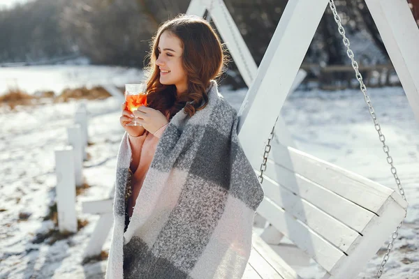 Mädchen im Winter — Stockfoto