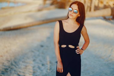 esmer kız Tayland beach keşfetmek