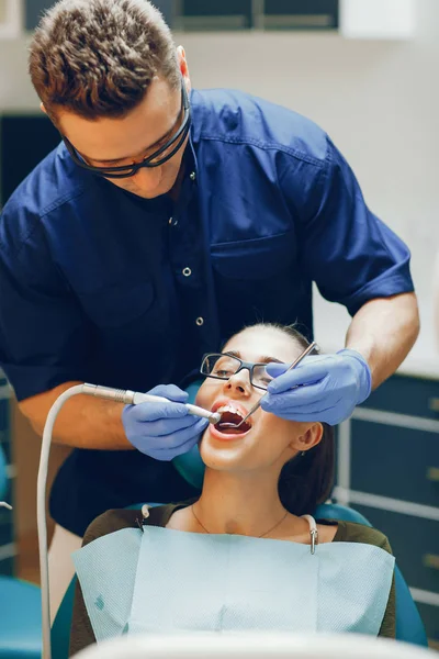 Zahnarzt und Patient — Stockfoto