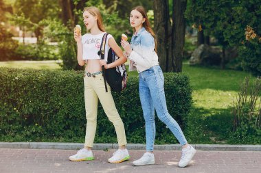 Sokakta genç modeli