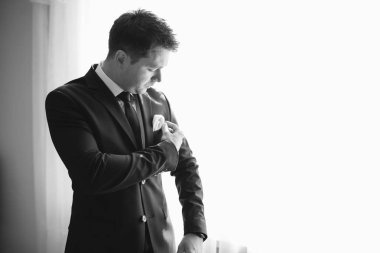 damat sabah hazırlanıyor