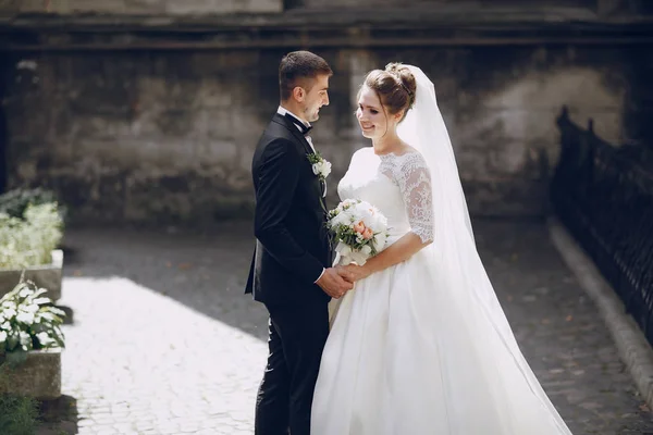 Bride and groom — Stock Photo, Image