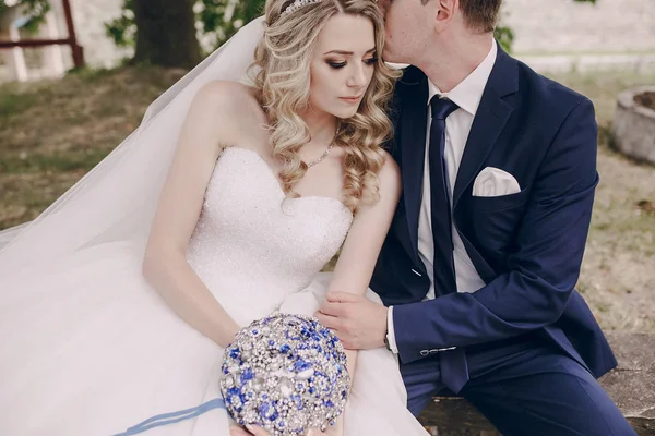 Pareja de boda Parque — Foto de Stock