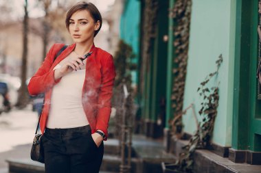 elektronik sigara ile kız