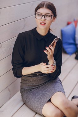 Gözlüklü esmer güzel