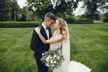 Zarif bir düğün çifti