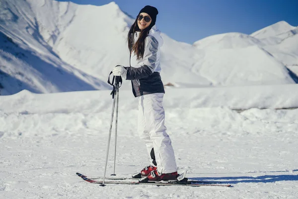 Dziewczyna z narty — Zdjęcie stockowe