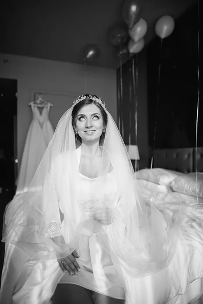 Элегантная невеста — стоковое фото
