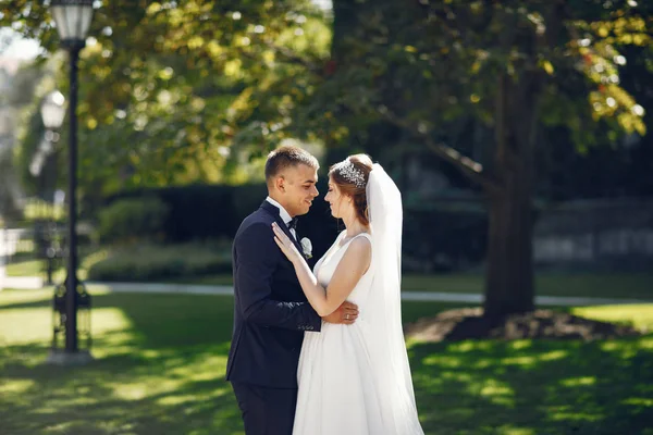 Mooi bruidspaar — Stockfoto