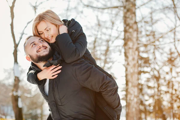 Hombre y mujer —  Fotos de Stock