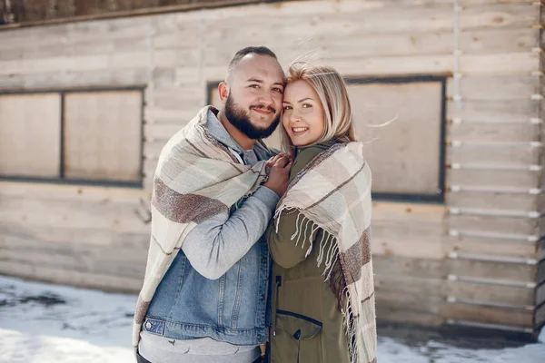 Elegant couple in a winter park — Stock Photo, Image