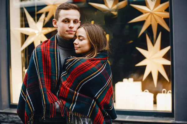 Couple in a city — Stock Photo, Image