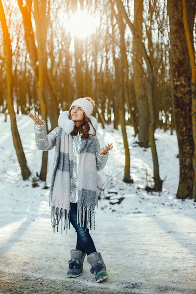 Menina no inverno — Fotografia de Stock