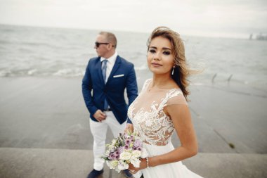 Zarif bir düğün çifti