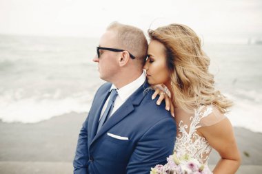 Zarif bir düğün çifti