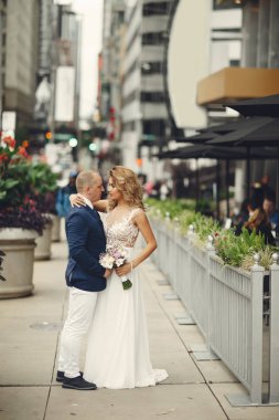 Zarif bir düğün çifti