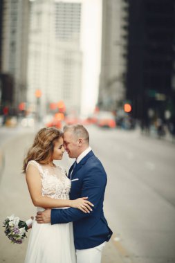 Zarif bir düğün çifti