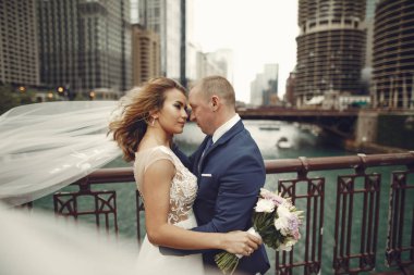 Zarif bir düğün çifti