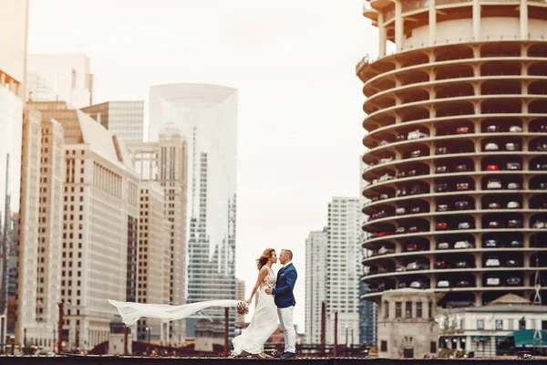 Elegant wedding couple — Stock Photo, Image