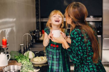 aile içinde bir mutfak