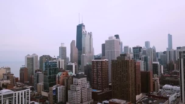 Chicago downtown luchtfoto bewolkt — Stockvideo