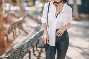 Sokaktaki güzel kız