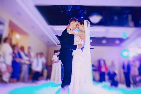 First wedding dance — Stock Photo, Image