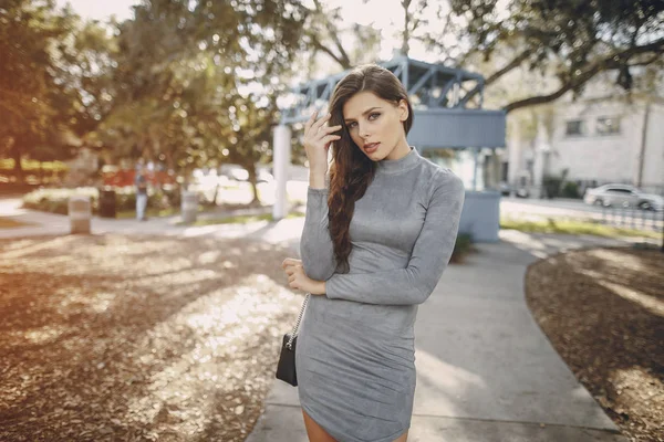 Hermosa chica en la calle —  Fotos de Stock