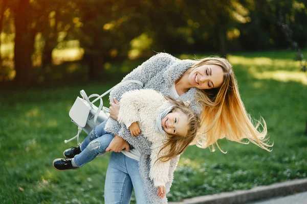 Young mother with toddler — Stock Photo, Image