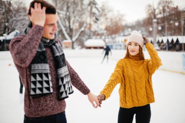 Şirin çift bir kış City