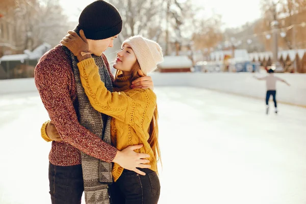 Cute couple in a ice arena — Stock Photo, Image