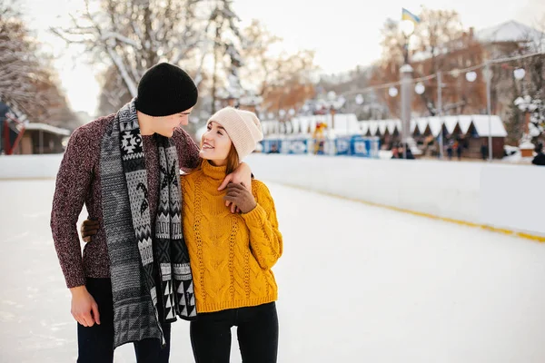 Cute couple in a ice arena — Stock Photo, Image