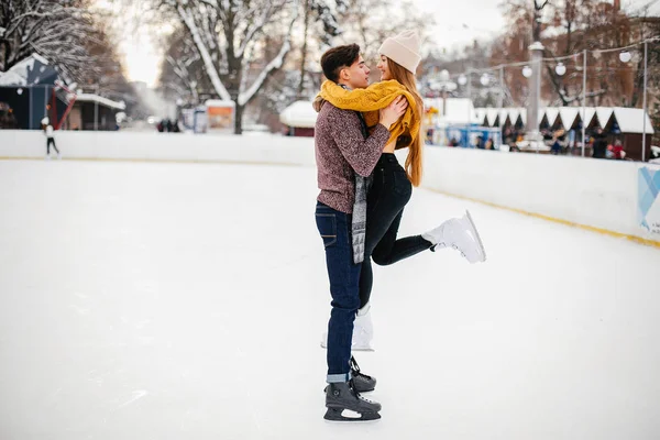 Cute couple in a ice arena — Stock Photo, Image