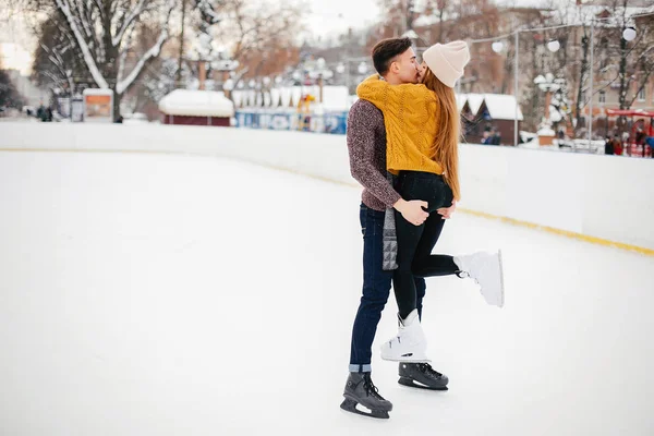 Cute couple in a ice arena — Stock Photo, Image