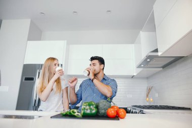 Çift evde bir mutfak