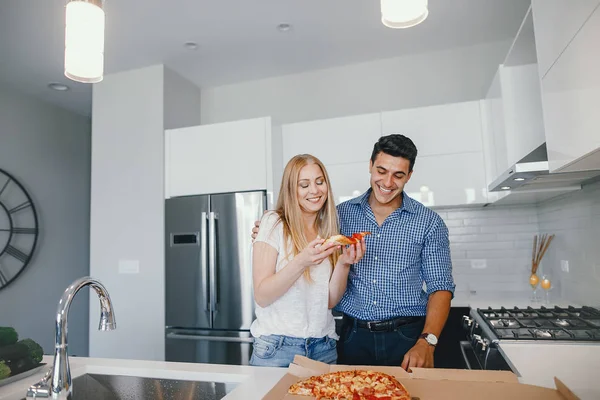 couple eating a pizza