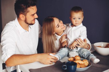 aile içinde bir mutfak