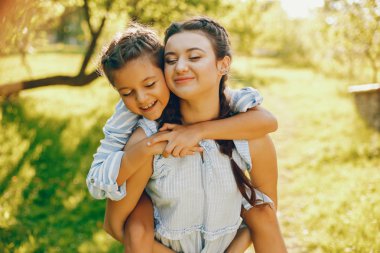 güzel kızı güzel annem