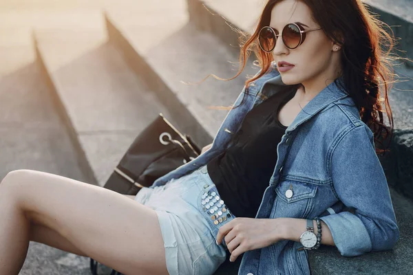 Chica en gafas de sol —  Fotos de Stock