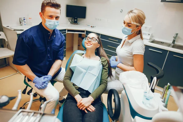 Dentista e paziente — Foto Stock