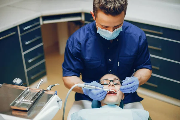 Dentista e paziente — Foto Stock