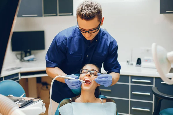 Zahnarzt und Patient — Stockfoto