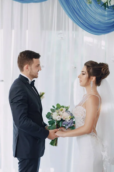 Bride with groom — Stock Photo, Image