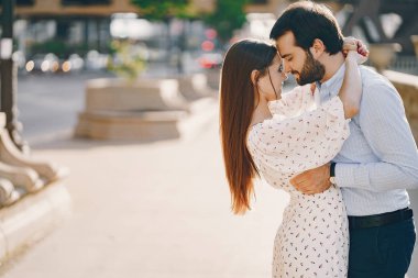 bir şehirde zarif çift