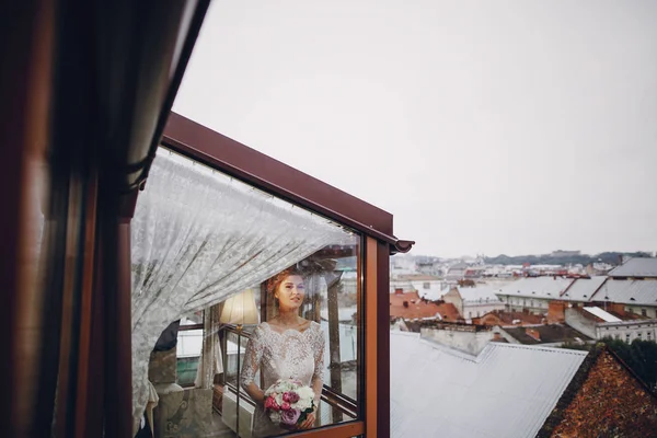 Noiva elegante em um hotel — Fotografia de Stock