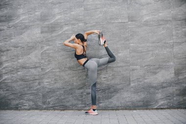Spor kız bir şehirde