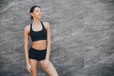 Spor kız bir şehirde