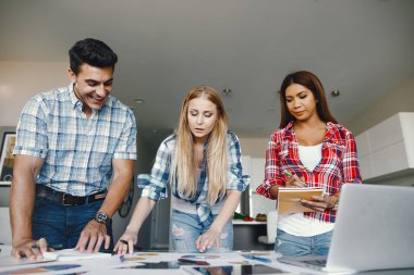 ofiste üç ortakları