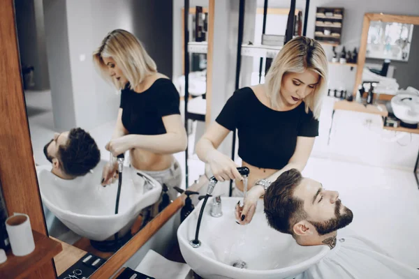 Ο τύπος για το barbercos — Φωτογραφία Αρχείου