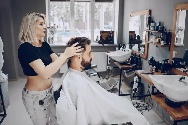 Ο τύπος για το barbercos — Φωτογραφία Αρχείου